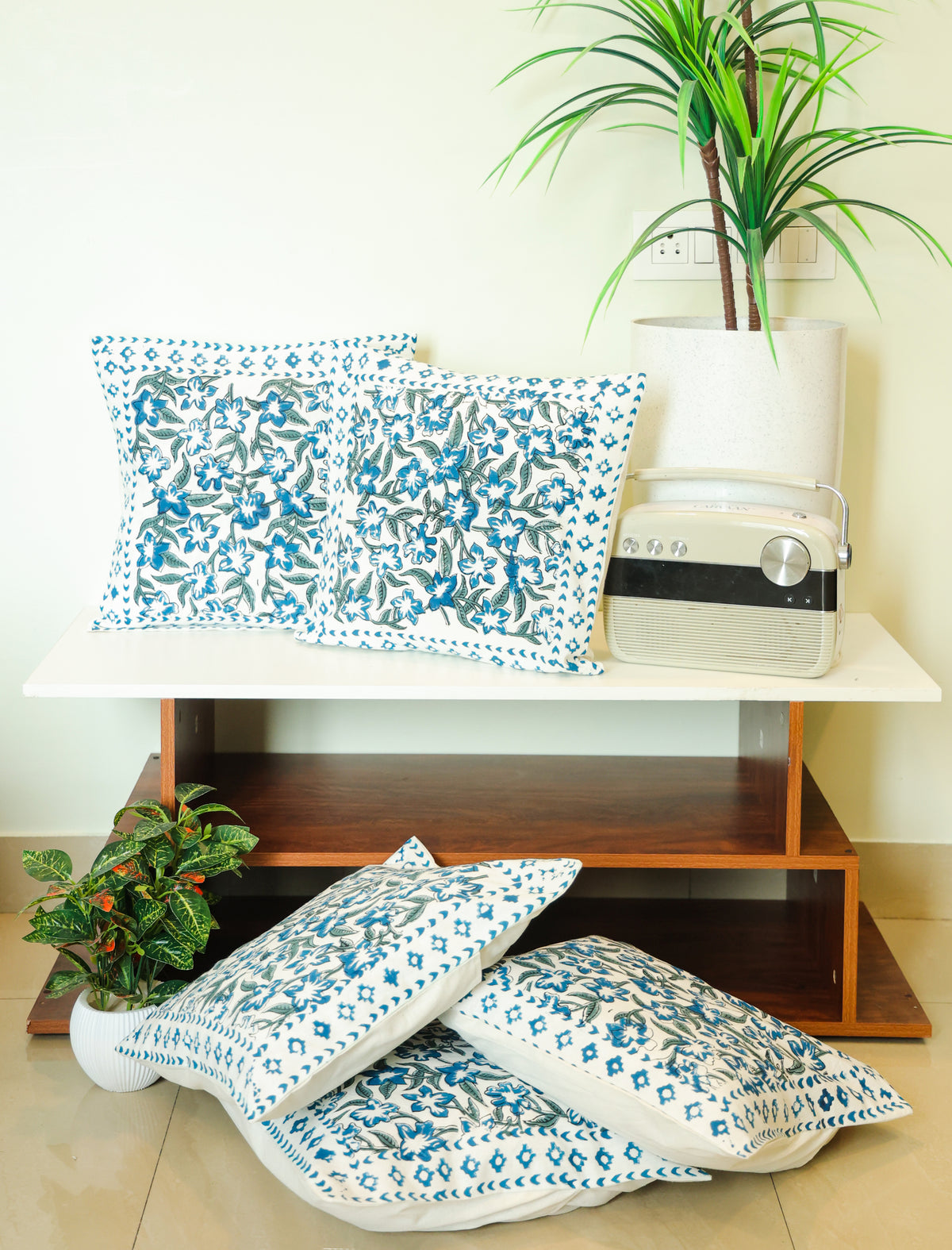 Elegant Meadow Cushion
