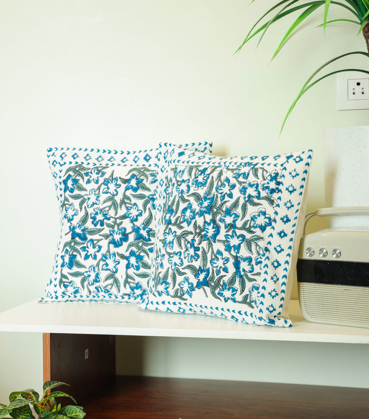 Elegant Meadow Cushion